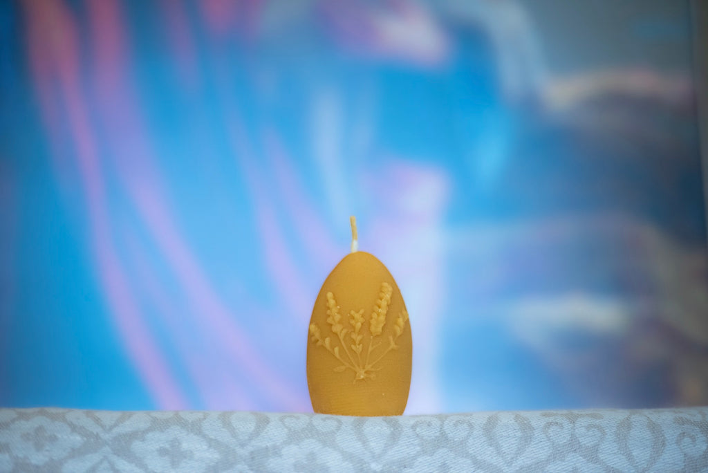 "Kiaušinis su levandom" – bičių vaško žvakė - Fons Misericordiae
