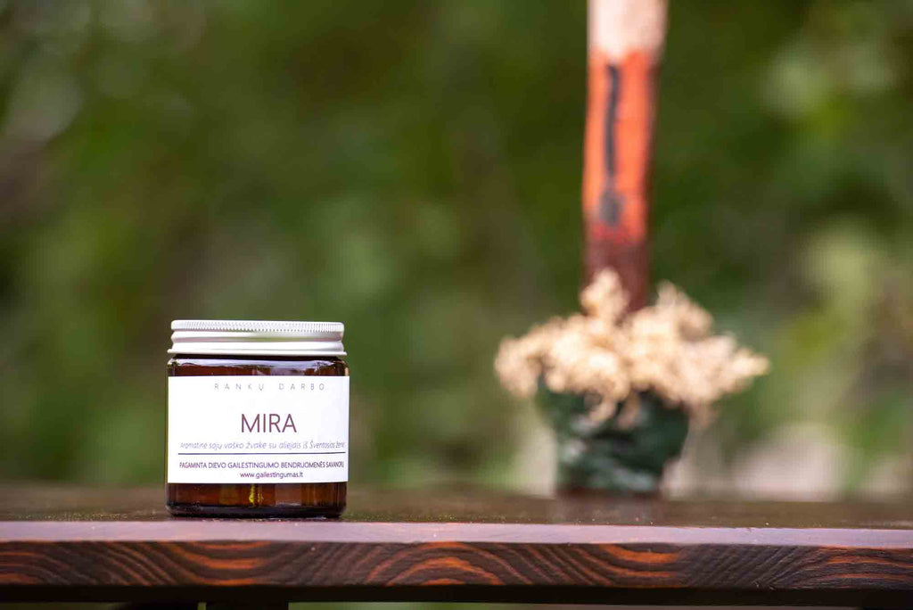 „Mira“ – aromatinė sojų vaško žvakė su aliejais iš Šventosios Žemės - Fons Misericordiae - Aromatinės žvakės