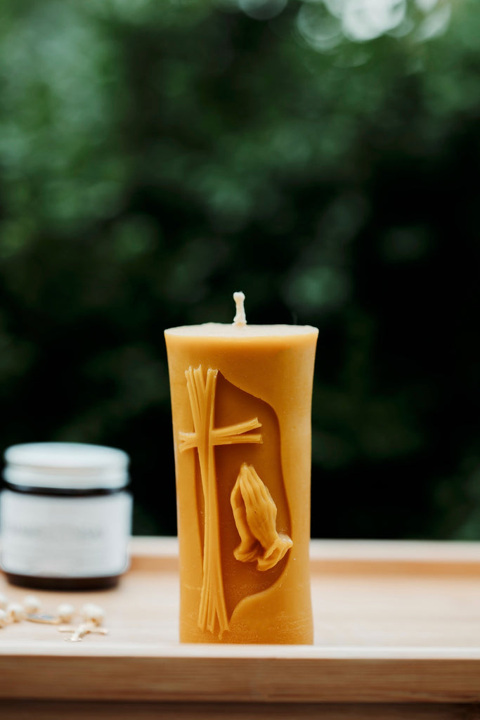 „Malda“ – bičių vaško žvakė - Fons Misericordiae